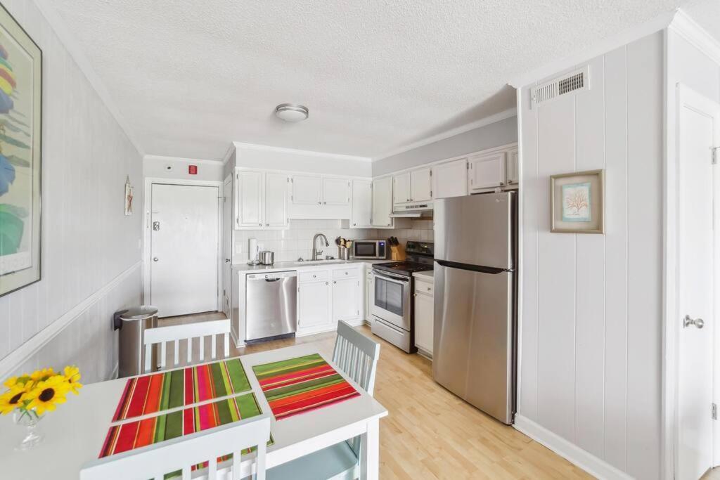 Right Across Beach Pool View Private Balcony By Zen Living Short Term Rental Myrtle Beach Eksteriør bilde