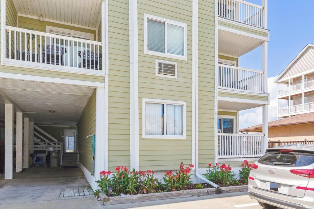 Right Across Beach Pool View Private Balcony By Zen Living Short Term Rental Myrtle Beach Eksteriør bilde