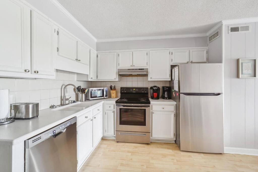 Right Across Beach Pool View Private Balcony By Zen Living Short Term Rental Myrtle Beach Eksteriør bilde